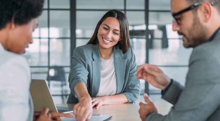 Différence entre le Roth IRA et les actions: Quels sont les distinctions?